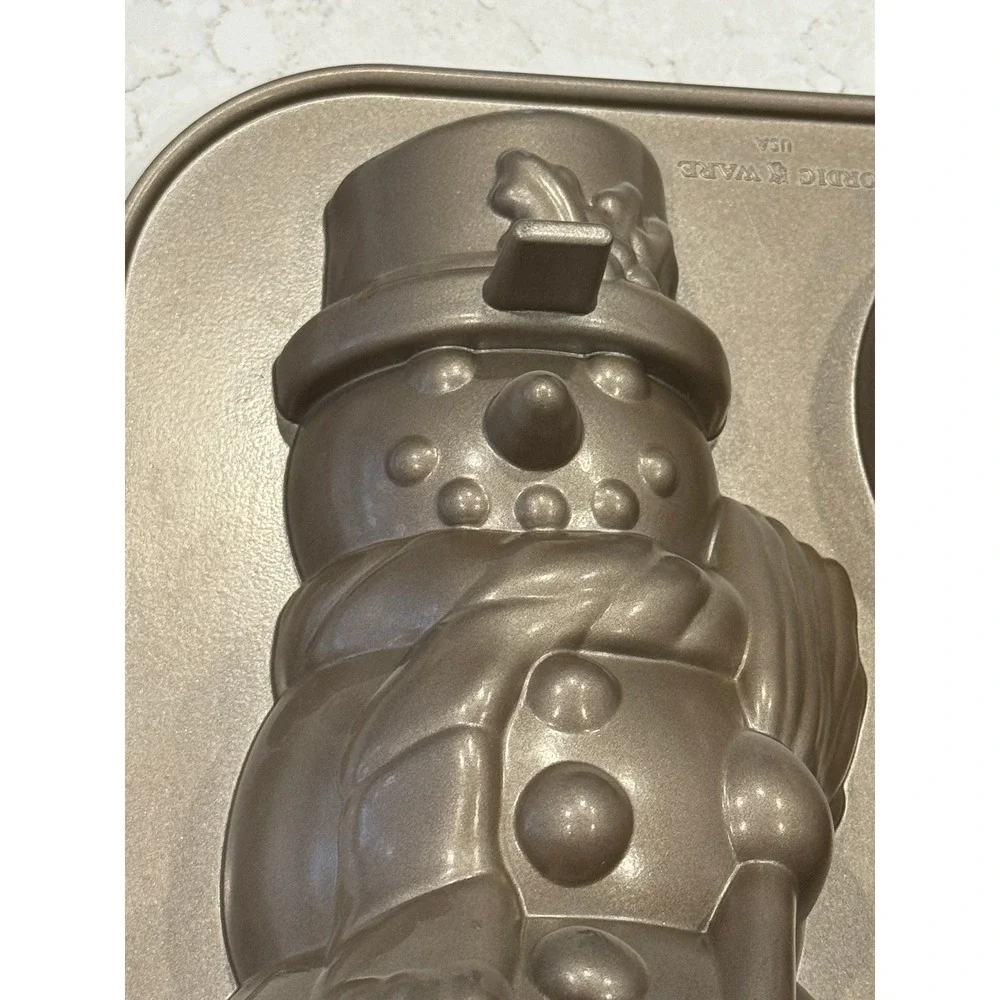 Nordic‎ Ware USA Snowman Cake Pan 3D Baking Mold Holiday Winter Christmas